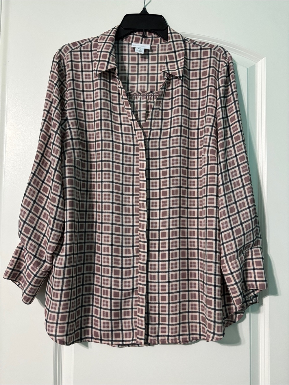 Liz Claiborne Mauve and Black Geometric Plaid Button-Front Shirt